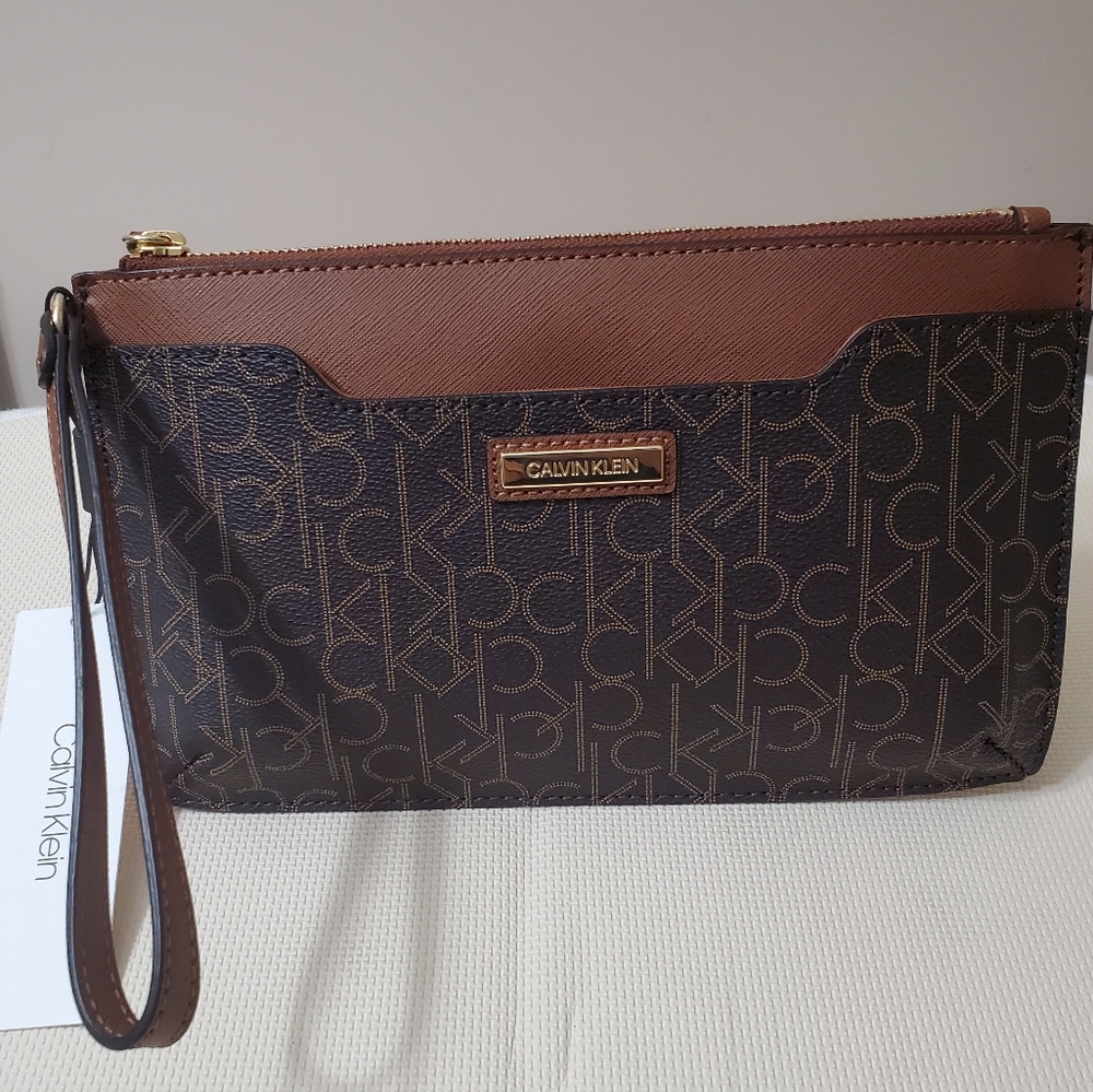 Large monogramme wristlet clutch - Picture 3 of 9
